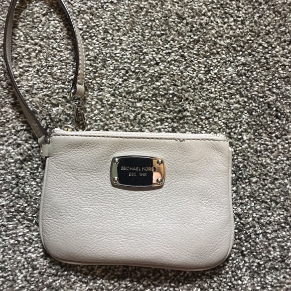 Michael Kors Handbags - Michael Kors Wristlet